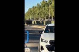 继续谈续约！记者：经纪人和维尼修斯一同抵达巴尔德贝巴斯