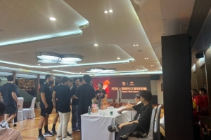 记者：明日之星组委会举行浦江游活动，U17国少选择训练放弃活动