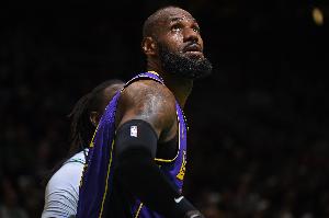 香农·夏普：詹姆斯已不是NBA前五的球员 但42岁的他也算史无前例