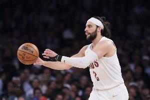 签换！美记：骑掘关于沃特森交易框架 斯特鲁斯+30年选秀签互换